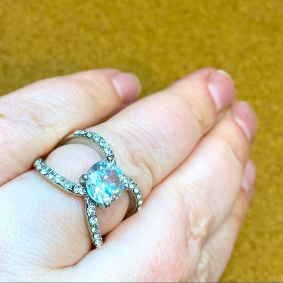Costume cross cross sparkly ring estimated size 8 - Picture 1 of 7